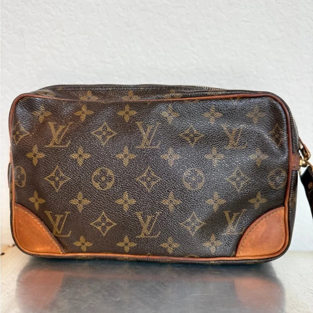 ๐ SOLD ๐ LOUIS VUITTON
Marly Dragonne GM
Monogram Clutch /Handbag - Picture 5 of 15
